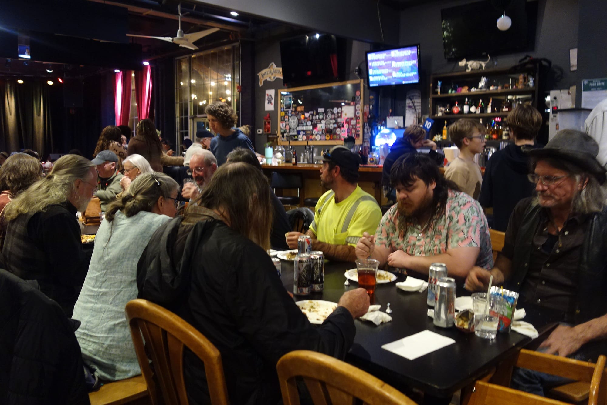 Thanksgiving potluck at Dogtown draws more than 100