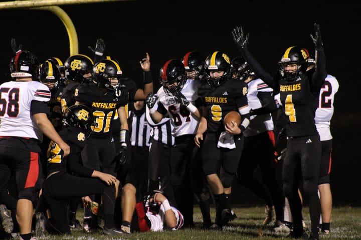 Floyd clinches 26-21 win against James River to advance post-season run